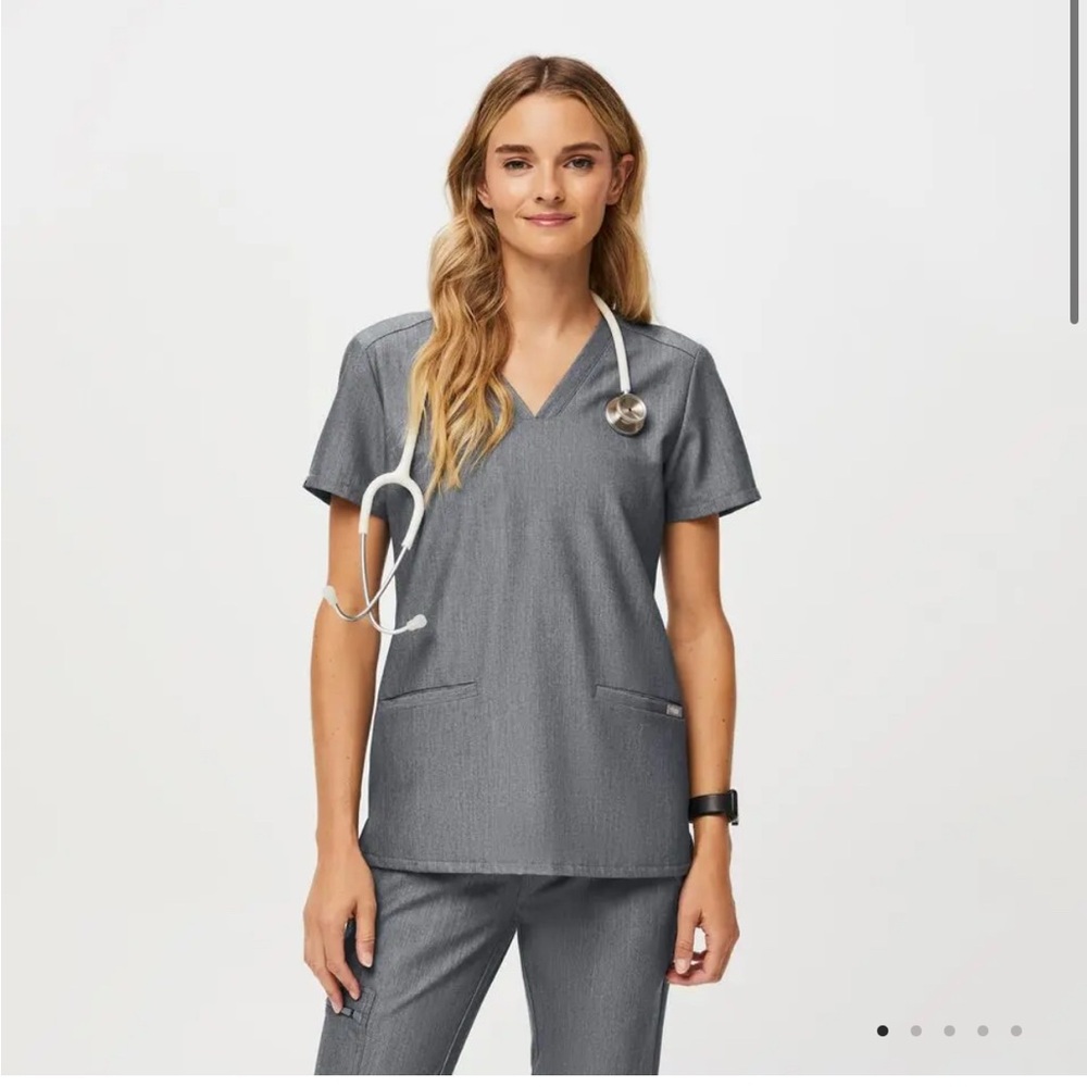 Figs size medium graphite Casma Three-Pocket Scrub Top and straight leg pants